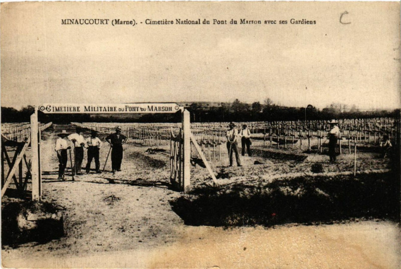 Carte postale ancienne Minaucourt Cimetiere National du Pont du Marson à Marson
