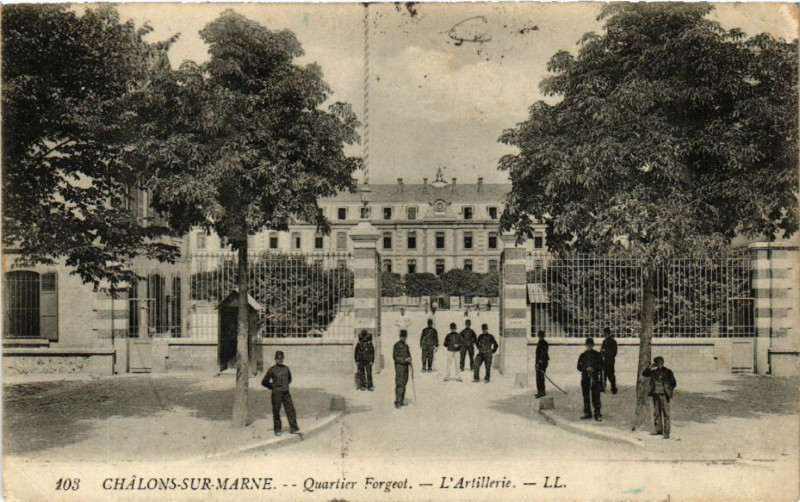 Carte postale ancienne Chalons sur Marne Quartier Forgeot L'Artillerie