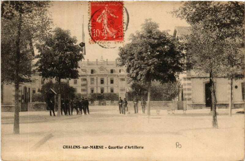 Carte postale ancienne Chalons sur Marne Quartier d'Artillerie