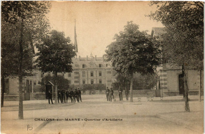 Carte postale ancienne Chalons sur Marne Quartier d'Artillerie