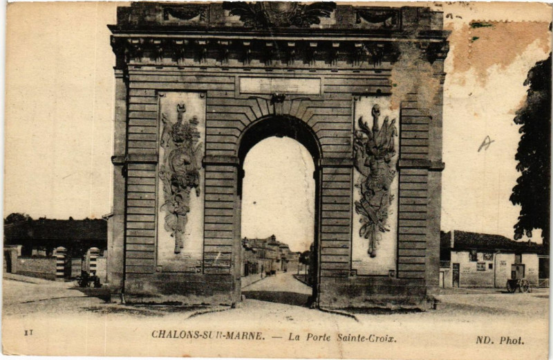 Carte postale ancienne Chalons sur Marne La Porte Sainte-Croix
