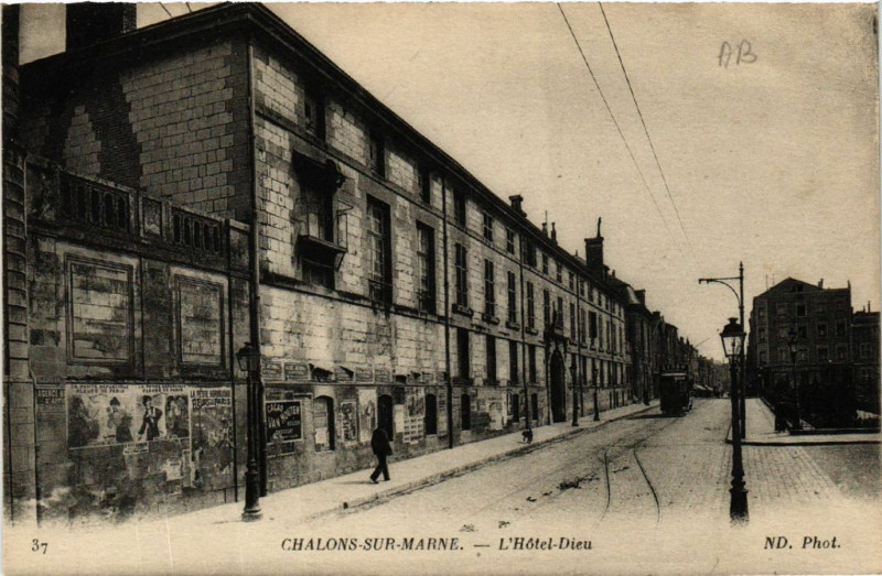 Carte postale ancienne Chalons sur Marne L'Hotel-Dieu