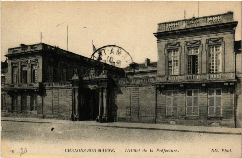 Carte postale ancienne Chalons sur Marne L'Hotel de la Prefecture