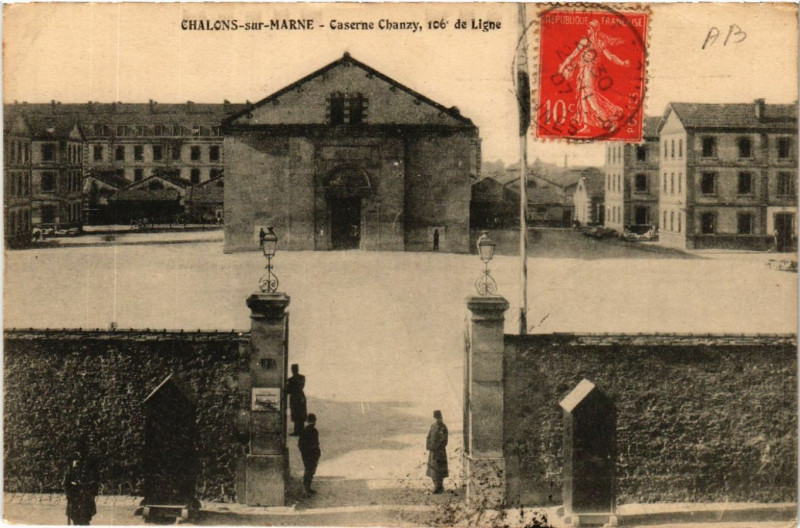 Carte postale ancienne Chalons sur Marne Caserne Chanzy