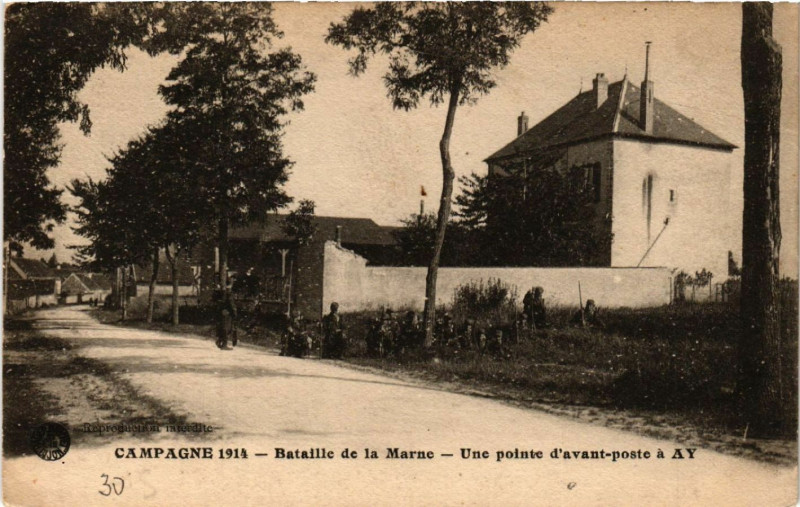 Carte postale ancienne Ay Une pointe d'avant-poste a Ay