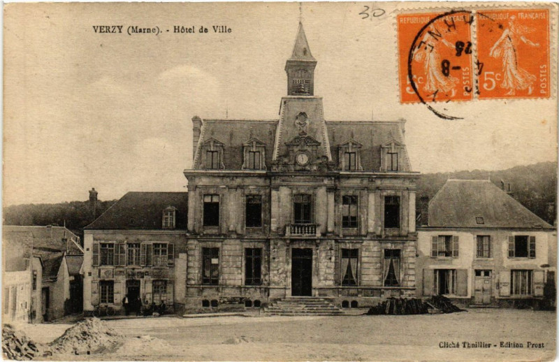 Carte postale ancienne Verzy Marne-Hotel de Ville à Verzy