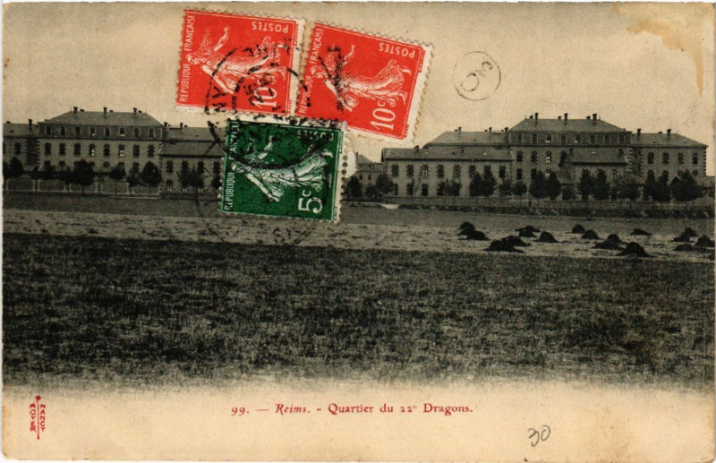Carte postale ancienne Reims-Quartier du 22e Dragons à Reims
