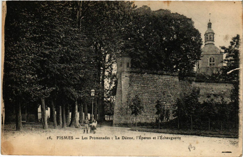 Carte postale ancienne Fismes-Les Promenades La Déesse l'Eperon et l'Echauguette à Fismes