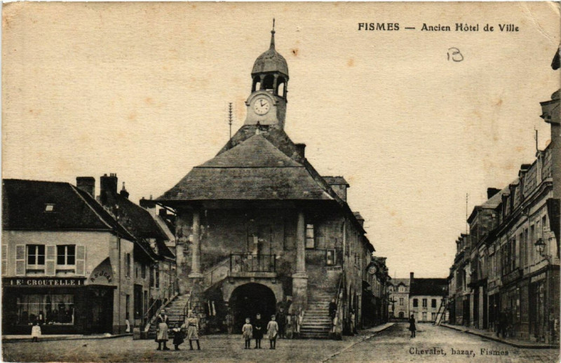 Carte postale ancienne Fismes-Ancien Hotel de Ville à Fismes