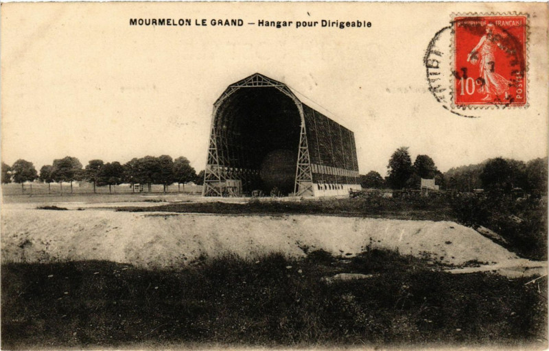 Carte postale ancienne Mourmelon-le-Grand - Hangar pour Dirigeable à Mourmelon-le-Grand