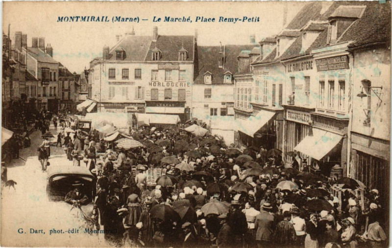 Carte postale ancienne Montmirail - Le Marché à Montmirail