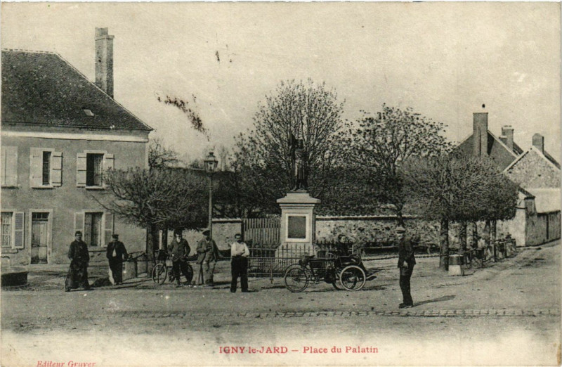 Carte postale ancienne Igny-le-Jard - Place du Palatin