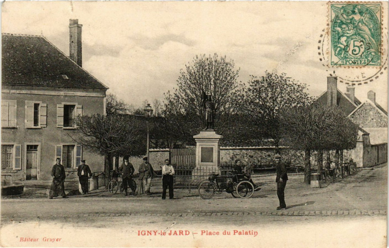 Carte postale ancienne Igny-le-Jard - Place du Palatin