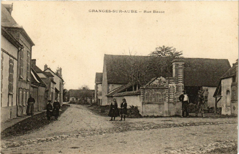 Carte postale ancienne Granges sur Aube - Rue Basse à Granges-sur-Aube
