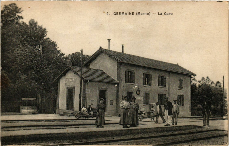 Carte postale ancienne Germaine - La Gare à Germaine