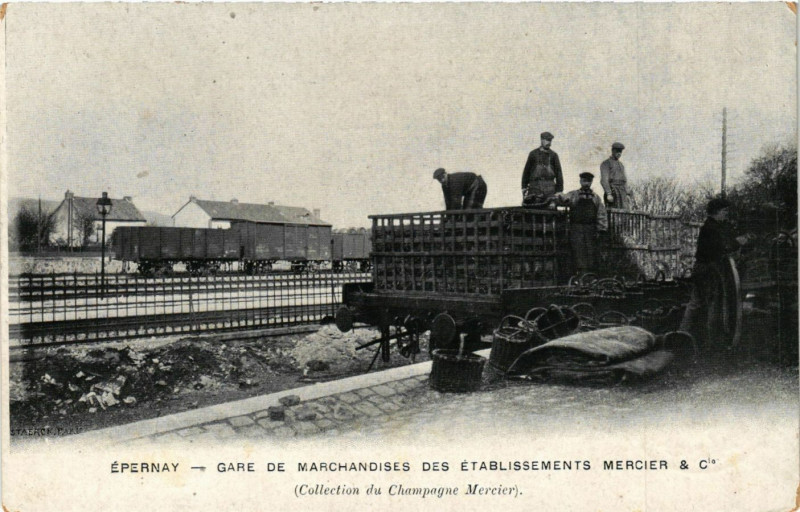 Carte postale ancienne Epernay - Gare de Marchandises des Etablissements Mercier à Épernay