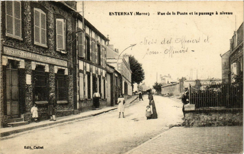 Carte postale ancienne Esternay - Rue de la Poste à Esternay