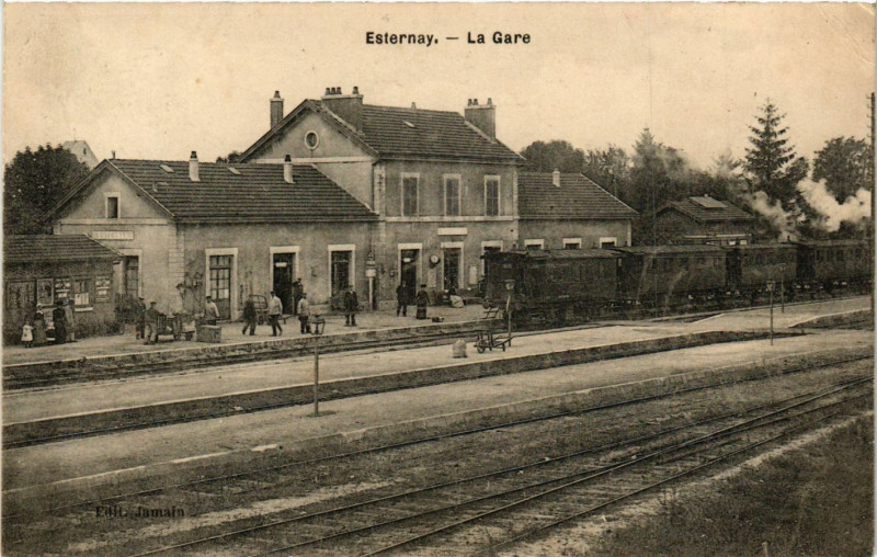 Carte postale ancienne Esternay - La Gare à Esternay