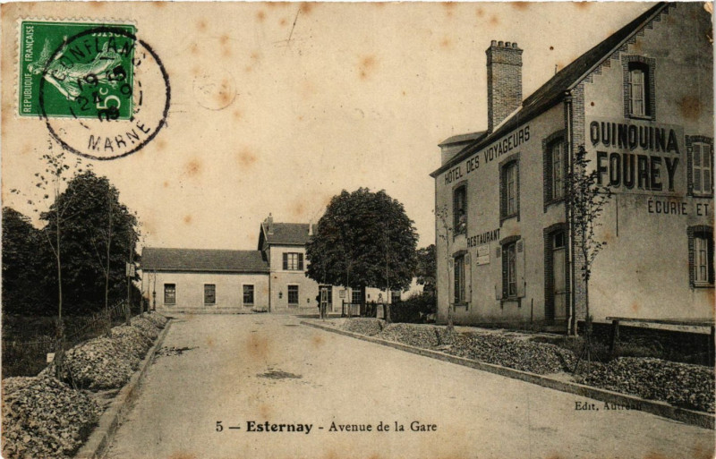 Carte postale ancienne Esternay - Avenue de la Gare à Esternay