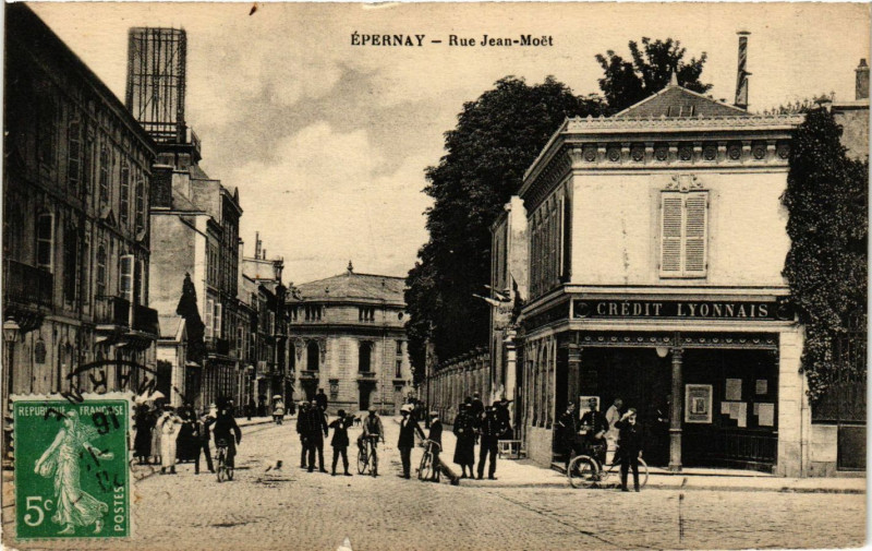 Carte postale ancienne Epernay - Rue Jean Moet à Épernay
