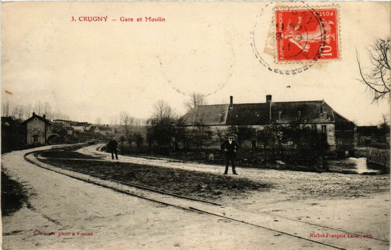 Carte postale ancienne Crugny - Gare et Moulin à Crugny