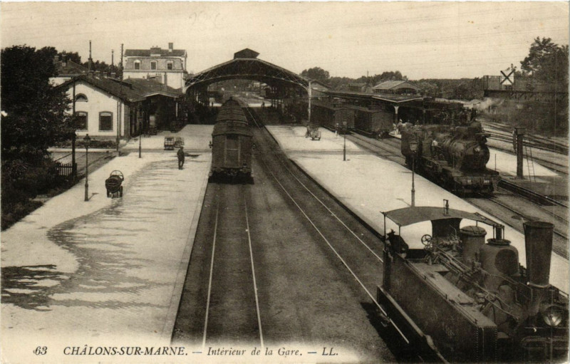 Carte postale ancienne Chalons sur Marne - Interieur de la Gare