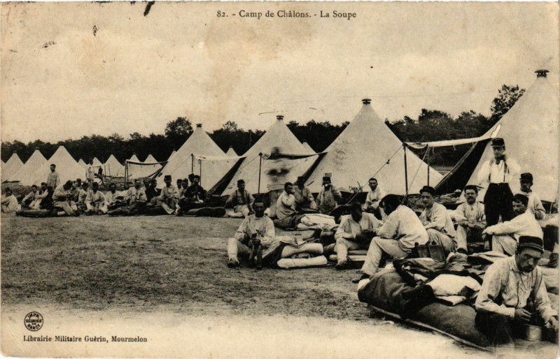 Carte postale ancienne Camp de Chalons - La Soupe