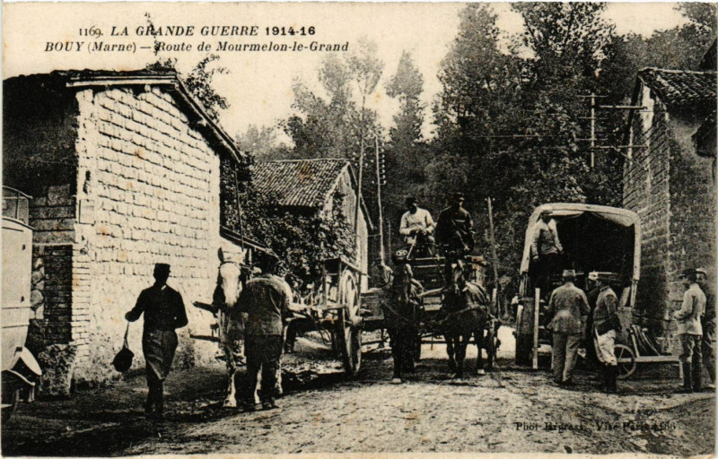 Carte postale ancienne Bouy - Route de Mourmelon-le-Grand à Bouy