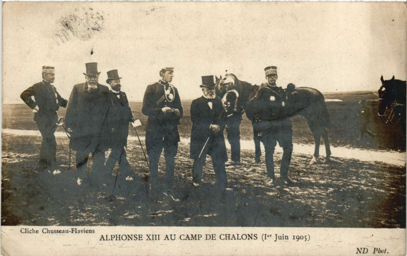 Carte postale ancienne Alphonse Xiii au Camp de Chalons