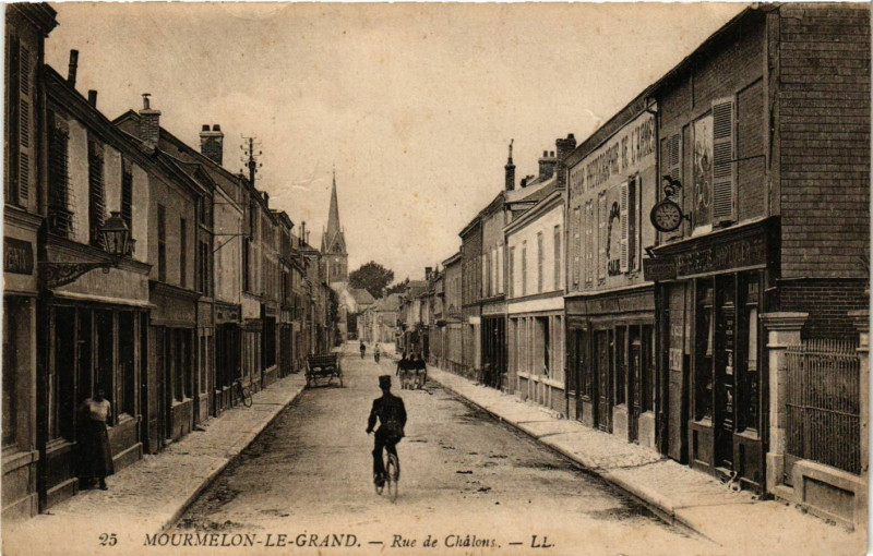 Carte postale ancienne Mourmelon-le-Grand - Rue de Chalons à Mourmelon-le-Grand