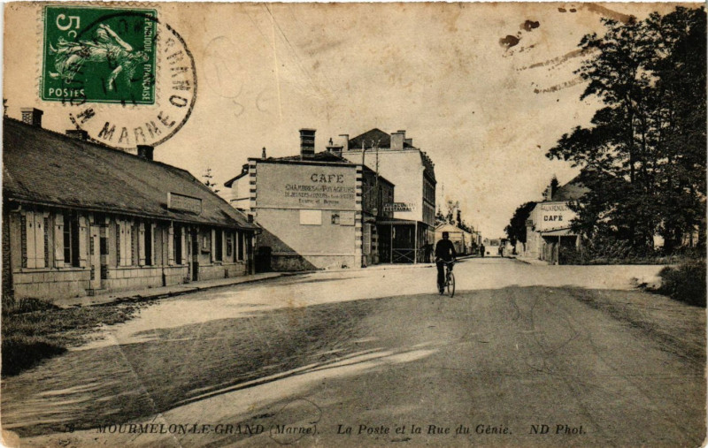 Carte postale ancienne Mourmelon-le-Grand - La Poste et la Rue du Genie à Mourmelon-le-Grand