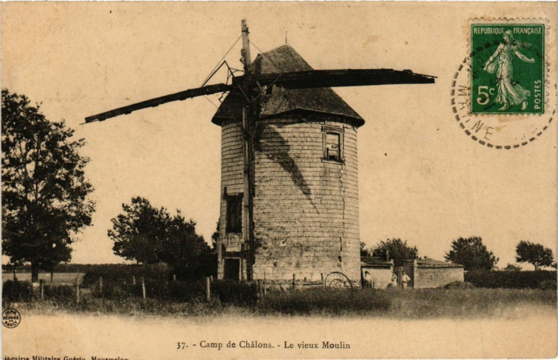 Carte postale ancienne Camp de Chalons - Le vieux Moulin