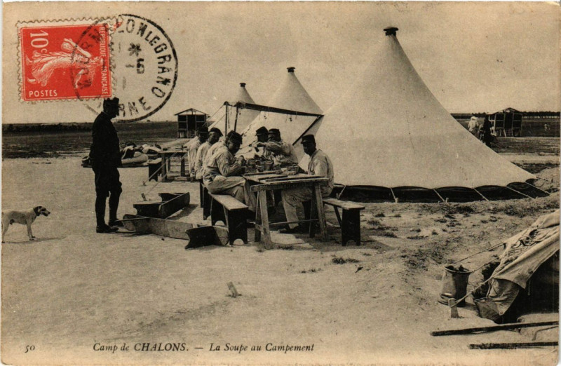 Carte postale ancienne Camp de Chalons - La Soupe au Campement
