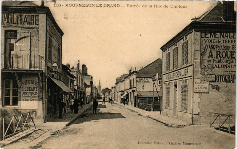 Carte postale ancienne Mourmelon-le-Grand - Entrée de la Rue de Chalons à Mourmelon-le-Grand