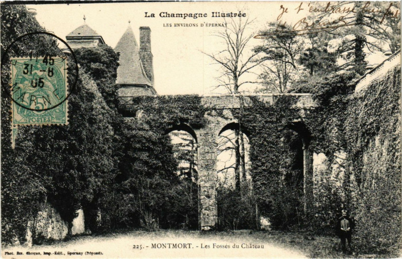 Carte postale ancienne Montmort - Les Fosses du Chateau