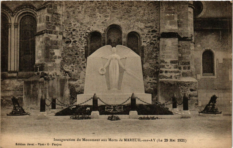 Carte postale ancienne Mareuil sur Ay - Monument aux Morts à Reuil
