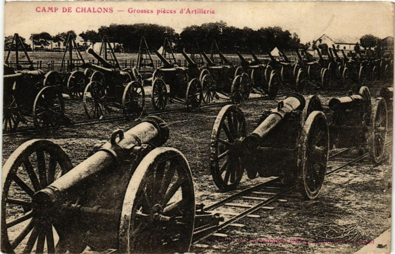 Carte postale ancienne Camp de Chalons - Grosses pieces d'Artillerie