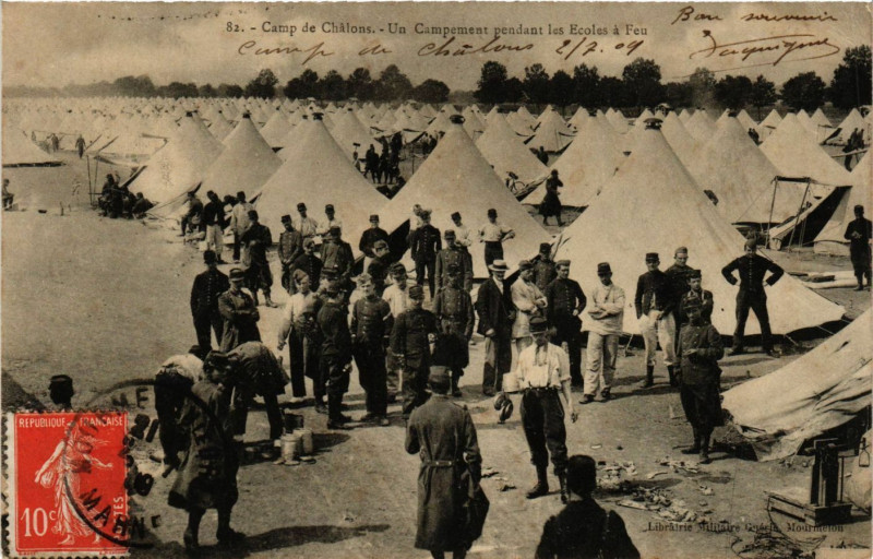 Carte postale ancienne Camp de Chalons - Un Campement pendant les Ecoles a Feu