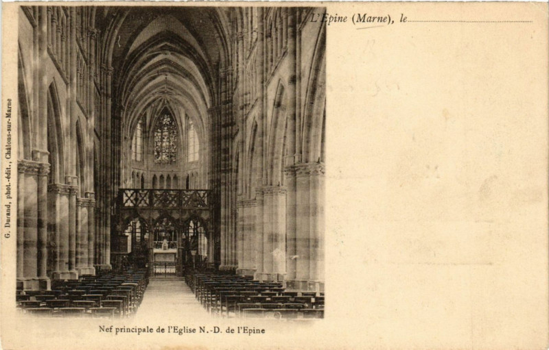 Carte postale ancienne Nef principale de l'Eglise