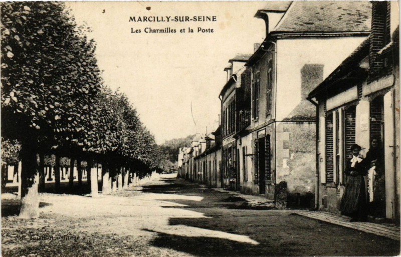 Carte postale ancienne Marcilly sur Seine - Les Charmilles et la Poste à Marcilly-sur-Seine