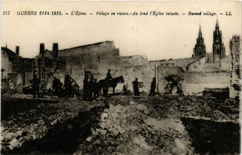 Carte postale ancienne L'Epine - Village en ruines à L'Épine
