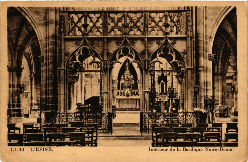 Carte postale ancienne L'Epine - Interieur de la Basilique à L'Épine
