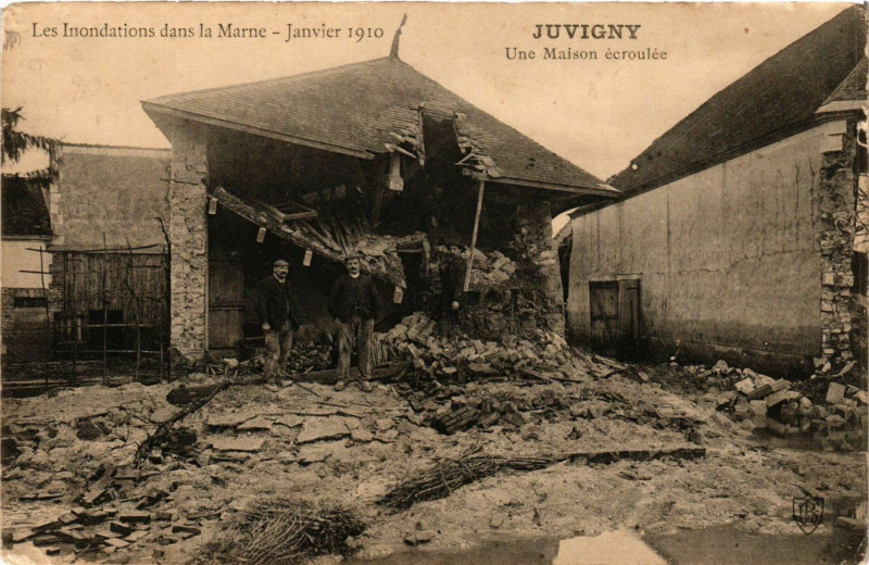 Carte postale ancienne Juvigny - Une Maison ecroulée à Juvigny