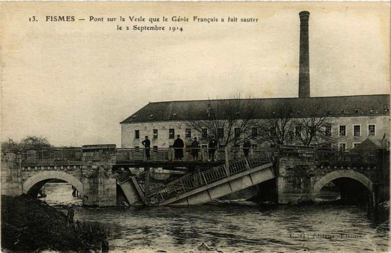 Carte postale ancienne Fismes - Pont sur la Vesle à Fismes