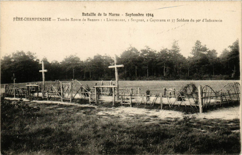 Carte postale ancienne Fere-Champenoise - Tombe Route de Bannes à Fère-Champenoise