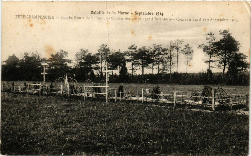 Carte postale ancienne Fere-Champenoise - Tombe Route de Bannes à Fère-Champenoise