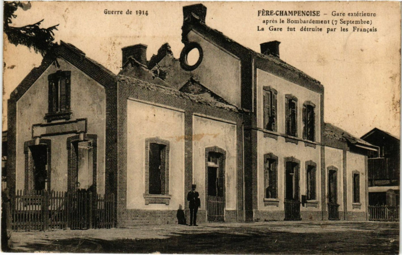 Carte postale ancienne Fere-Champenoise - Gare exterieure à Fère-Champenoise