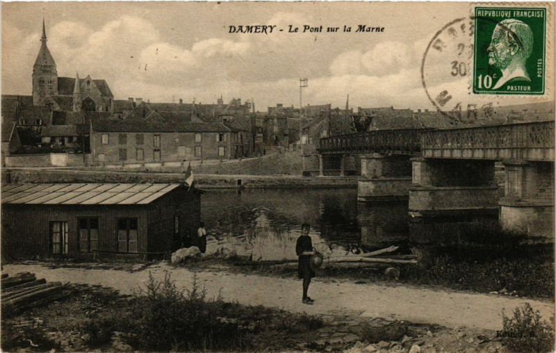 Carte postale ancienne Damery - Le Pont sur la Marne à Damery