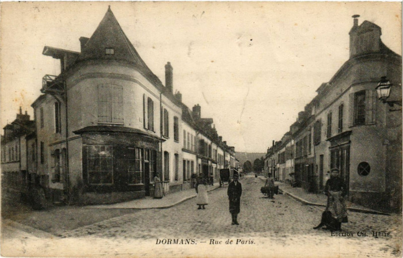 Carte postale ancienne Dormans - Rue de Paris à Dormans