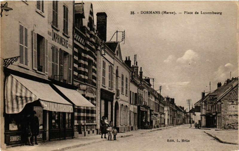 Carte postale ancienne Dormans - Place de Luxembourg à Dormans